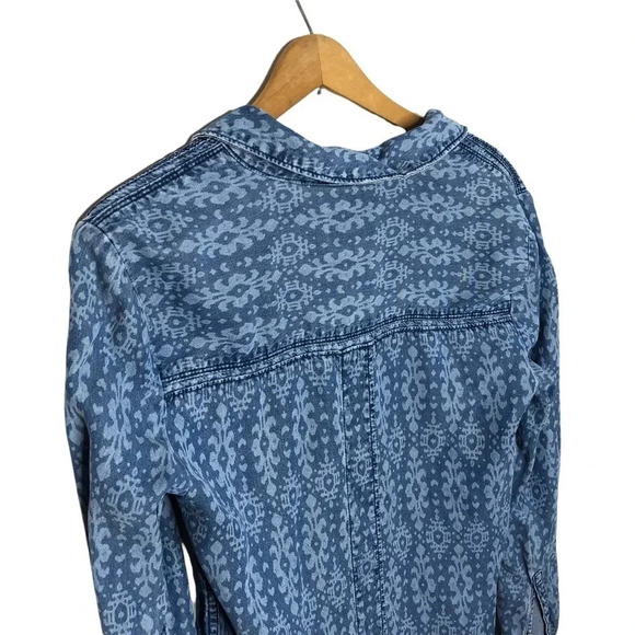 HOLDING HORSES Anthropologie Ikat Damask Boho Chambray Collard Button Down - Picture 5 of 8